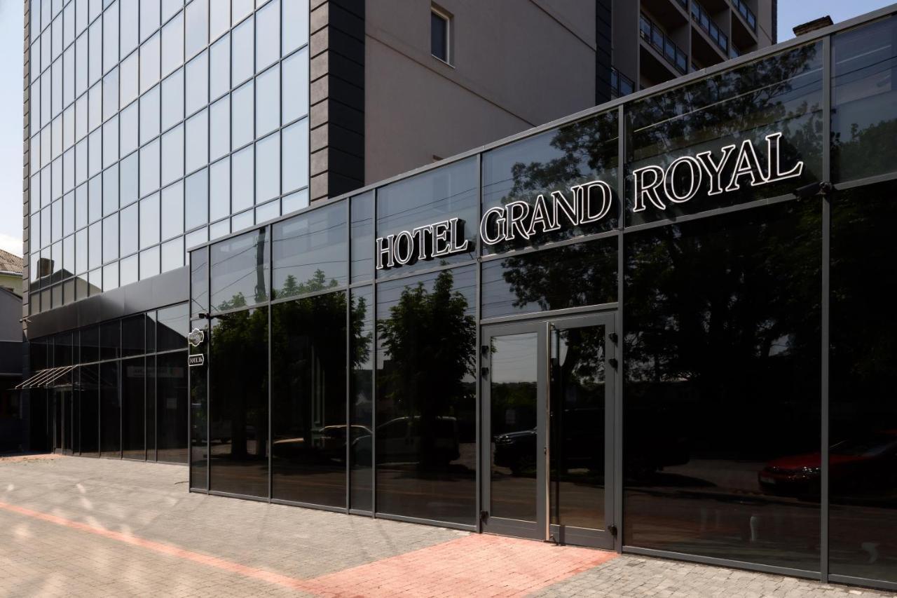 Grand Royal Hotel Tsjernivsi Buitenkant foto