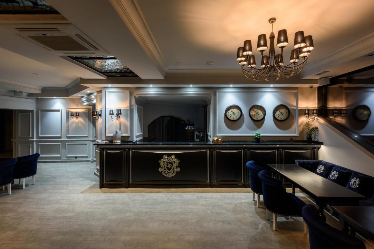 Grand Royal Hotel Tsjernivsi Buitenkant foto